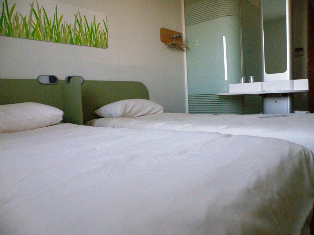 Ibis Budget Montauban Les Chaumes Room photo